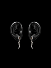 Muat gambar ke penampil Galeri, Magnum Almond Long Earrings White Silver
