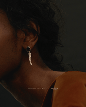 Muat gambar ke penampil Galeri, Magnum Almond Long Earrings White Silver