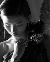 Load image into Gallery viewer, Derai Kelana Earrings
