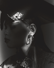 Muat gambar ke penampil Galeri, Lingkar Rempa Earrings
