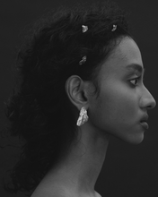 Muat gambar ke penampil Galeri, Magnum Crack 03 Earrings
