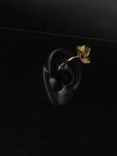 Load image into Gallery viewer, Gugur Earcuff Gold
