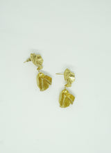 Load image into Gallery viewer, Sunyi Earrings Gold
