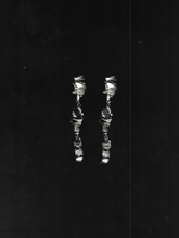 Muat gambar ke penampil Galeri, Rintik Keping Earrings
